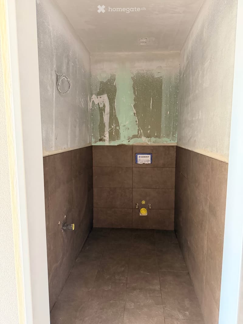 Reduit. mit Waschmaschine und Tumbler. 3.8 m²
