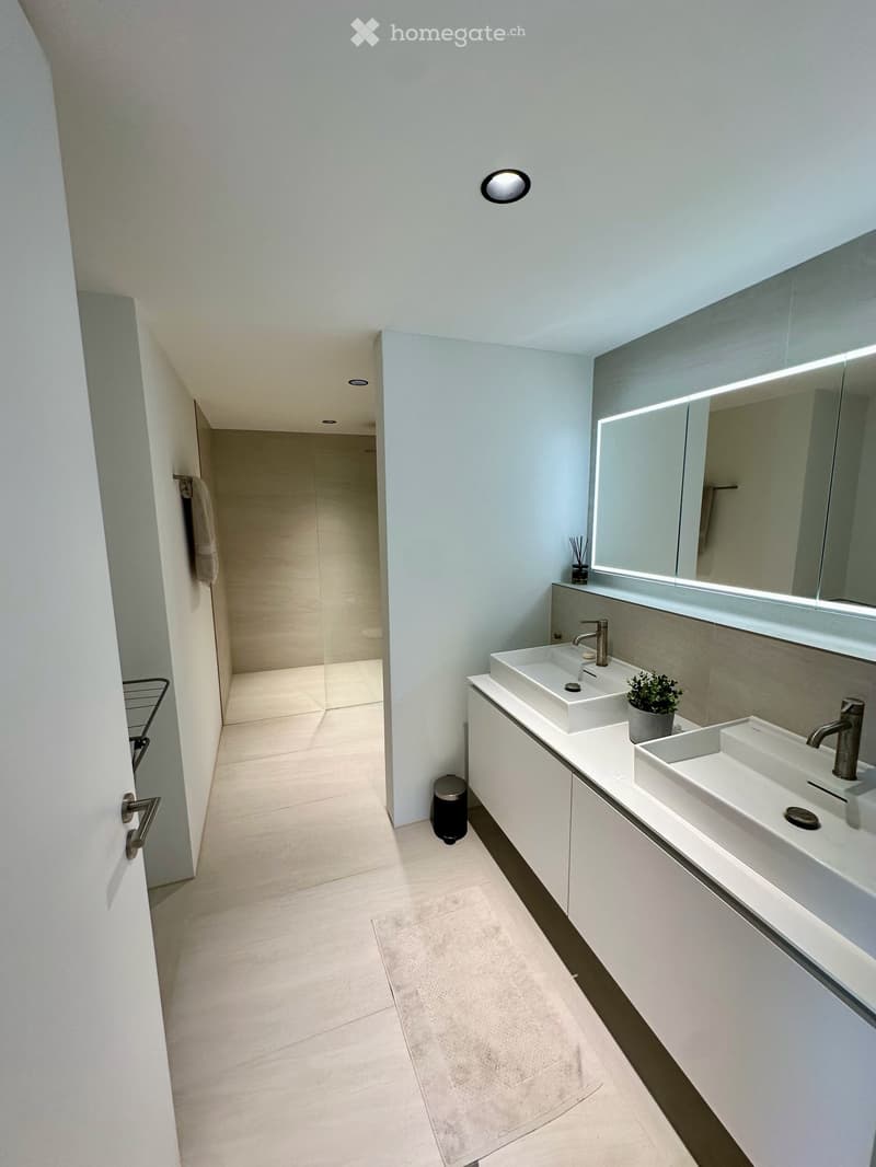 Grosszügige 4.5-Zimmer-Gartenwohnung im Eigentumsstandard mit Terrasse und Weitblick (5)