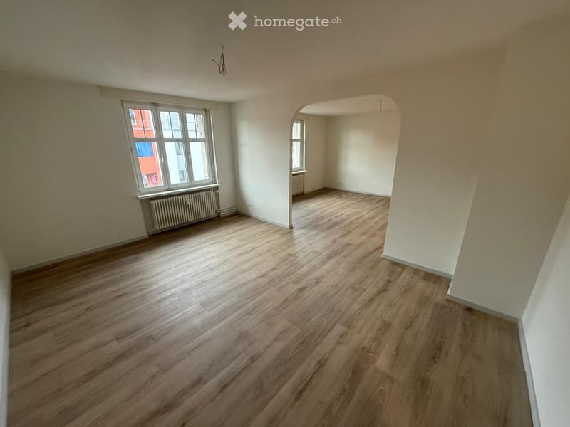 empty room, wooden floor, white walls, windows, radiators