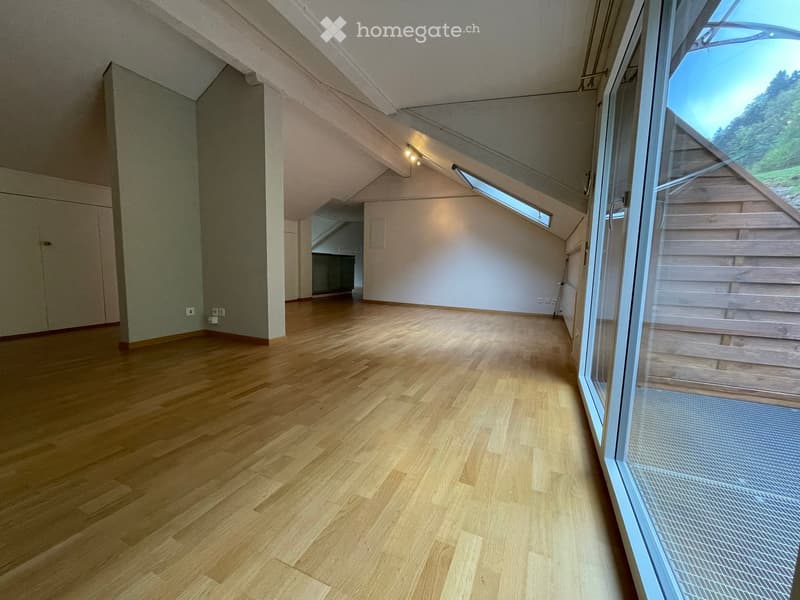 Helle 3.5 Zimmer-Dachwohnung in Bristen (5)