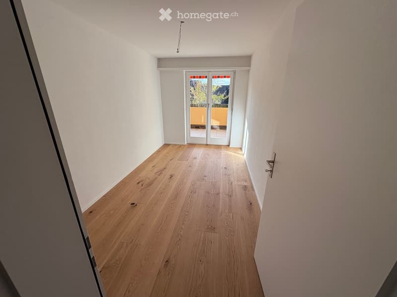 empty room, wooden floor, sliding glass doors, balcony