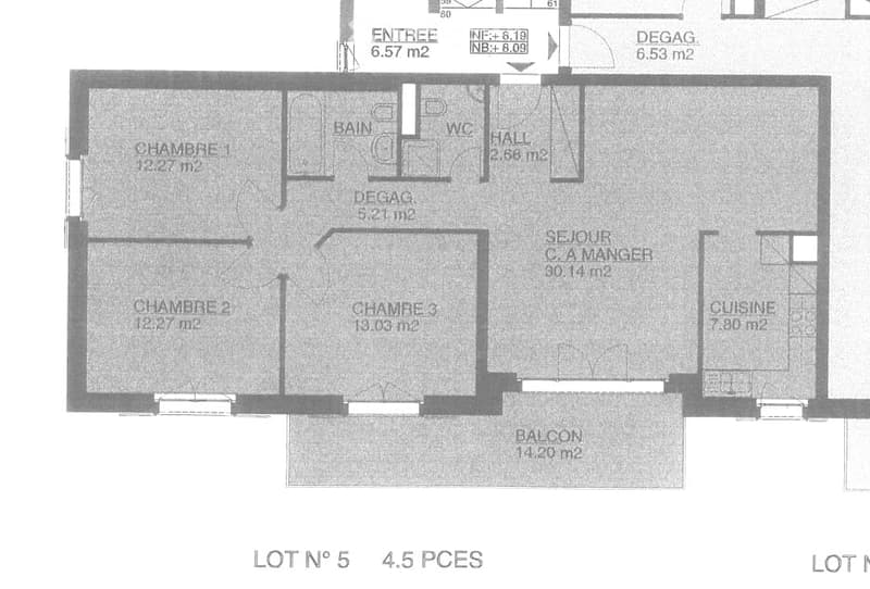 Floor plan of a 4.5-room apartment featuring an entrance, living room, kitchen, three bedrooms, bathroom, hallway, and balcony.