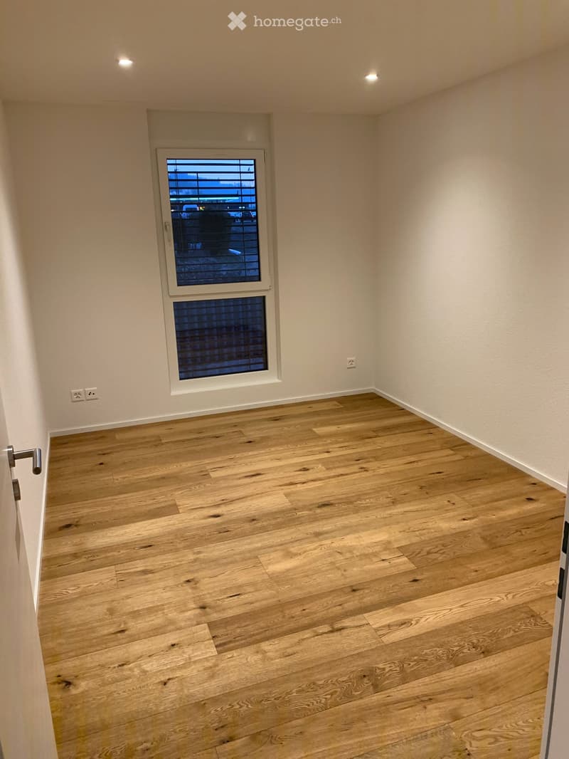 Moderne 3.5-Zimmer-Wohnung in Oftringen – Neubau vom 2020 mit Balkon und schöner Aussicht (4)