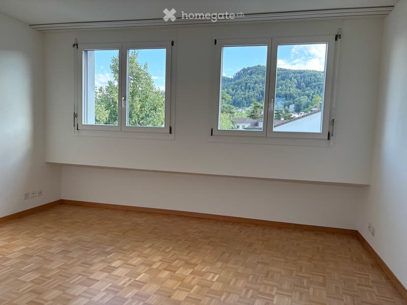 Helle, charmante 2.5-Zimmer-Dachwohnung in Zürich Albisrieden (4)