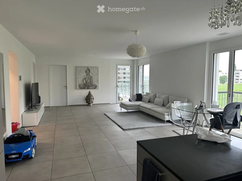Moderne und zentrale Wohnung mit top Ausstattung (1)