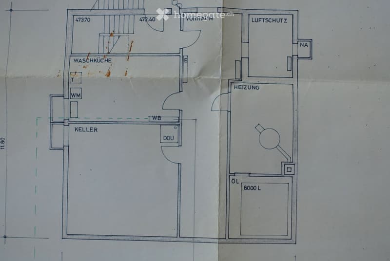 Floor plan showing a basement level with labeled areas including Waschküche (laundry room), Keller (basement), Vorraum (hallway), Luftschutz (air-raid shelter), Heizung (heating), and other utility spaces.