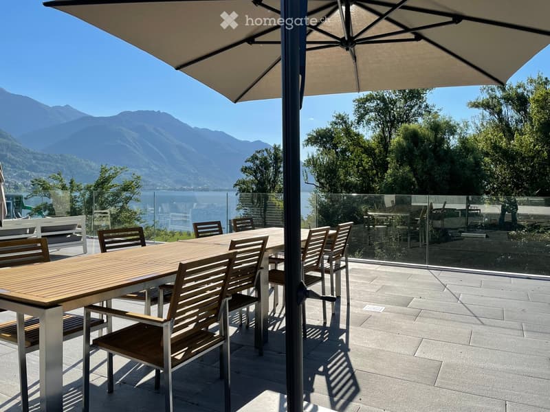 160 m2 grosse Dachterrasse mit Berg- und Seesicht