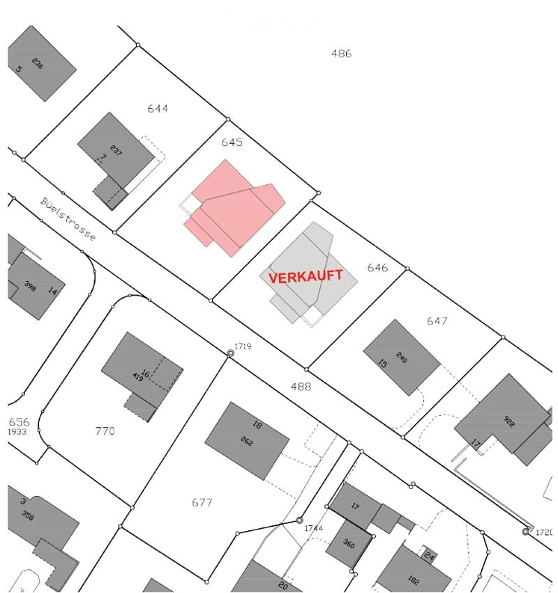 Floor plan showing multiple plots and buildings, with one plot marked as 'VERKAUFT' (sold).