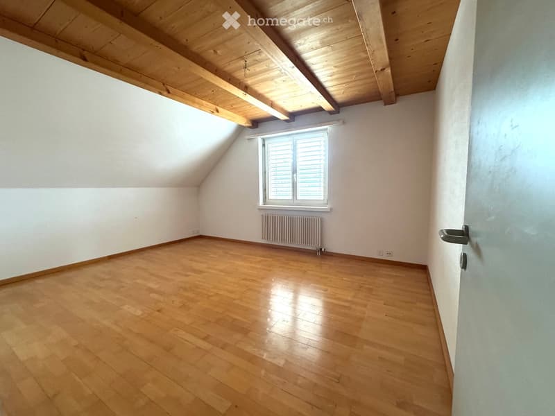 empty room, wooden floor, wooden ceiling, white walls, window, radiator