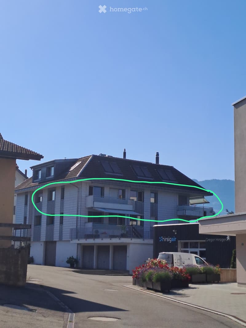 5.5-Zimmer-Wohnung mit zwei Balkonen, Cheminée, Lift und Parkplatz (2)