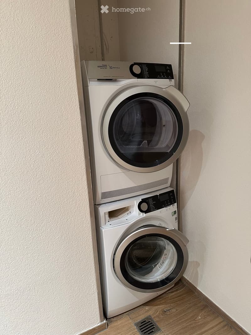 Moderne 2.5-Zimmer-Wohnung mit Balkon und Sauna an ruhiger Lage in Zürich 8044 (13)