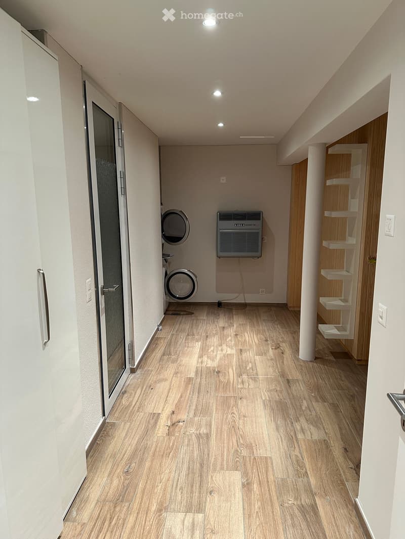 Moderne 2.5-Zimmer-Wohnung mit Balkon und Sauna an ruhiger Lage in Zürich 8044 (12)