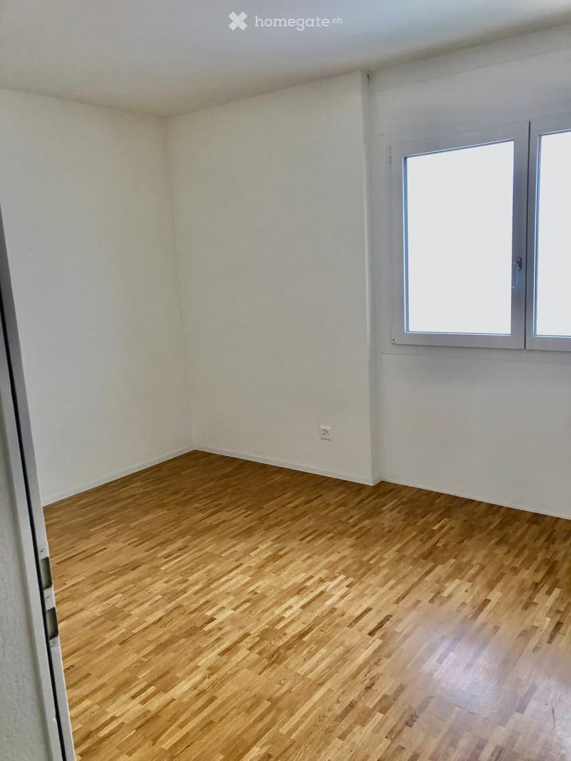 wooden floor, white walls, empty room, windows