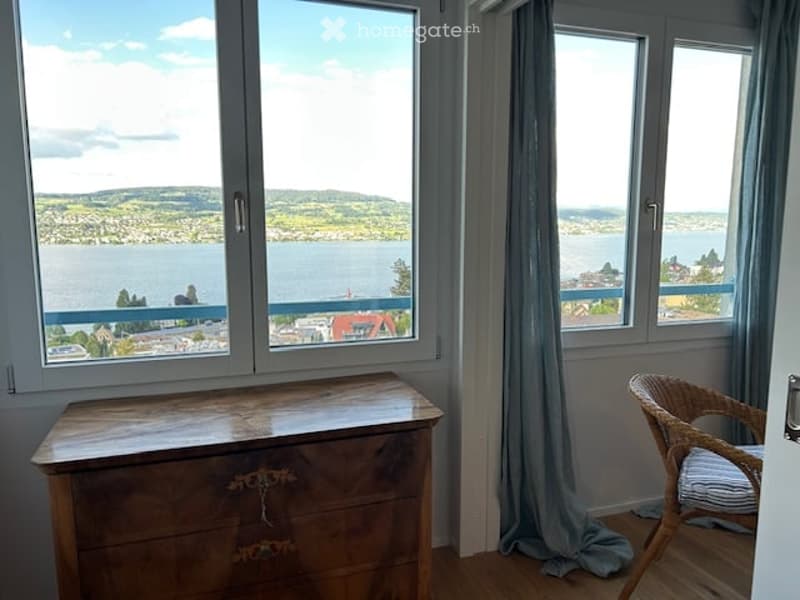 Freundliche, voll möblierte 2.5-Zimmer Wohnung mit Seesicht zur Untervermietung in Horgen Oberdorf (4)
