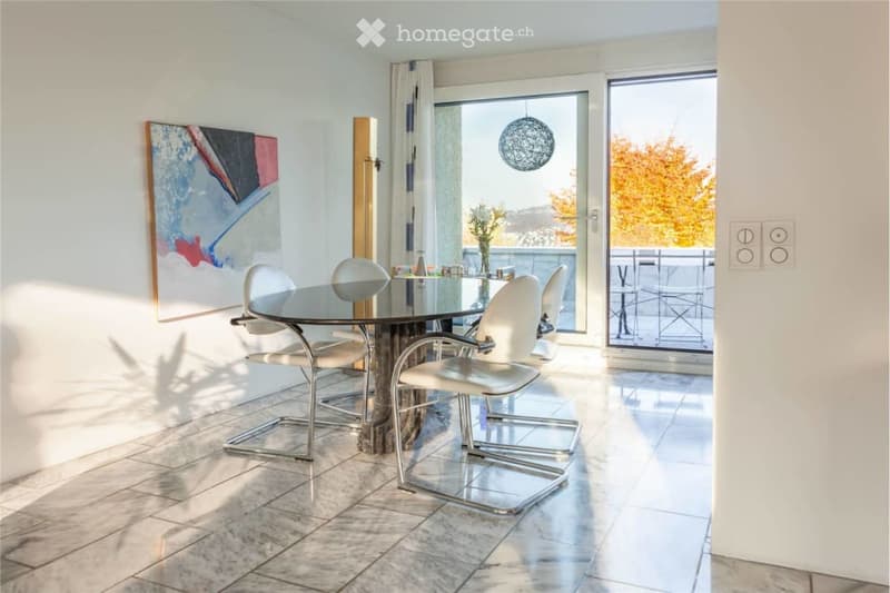 marble floor, round table, 6 chairs, white walls, windows, artwork, and a door to the terrace