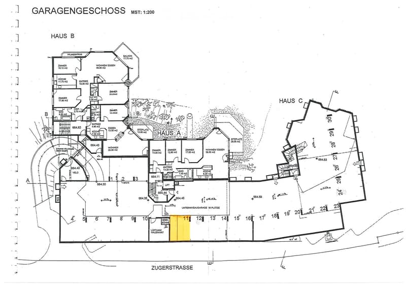 Floor plan of a multi-unit building labeled 'GARAGENGESCHOSS' (Garage Floor), showing three houses (HAUS A, HAUS B, HAUS C) with detailed room layouts, including living spaces, bedrooms, bathrooms, and a garage area.