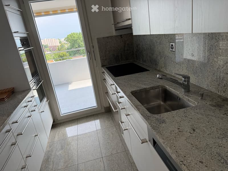 Helle 5.5-Zimmer-Wohnung mit grossem Balkon in Widen  im Schachenfeld. (4)