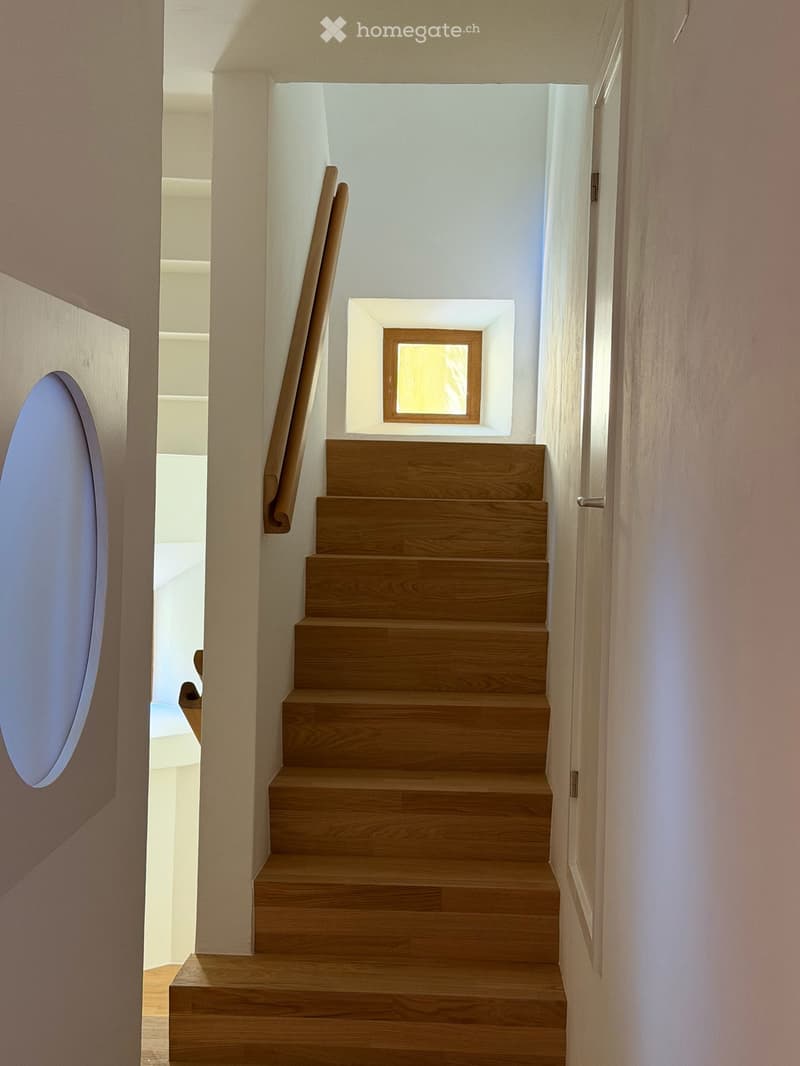 Einmaliges Haus mit grossem Garten und weiter Aussicht ins Domleschg (17)