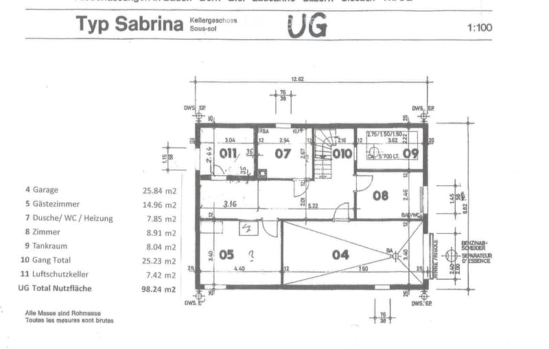 Floor plan of a basement level (UG) showing a garage, guest room, bathroom, bedroom, storage room, hallway, and air-raid shelter. Dimensions and room labels are provided.