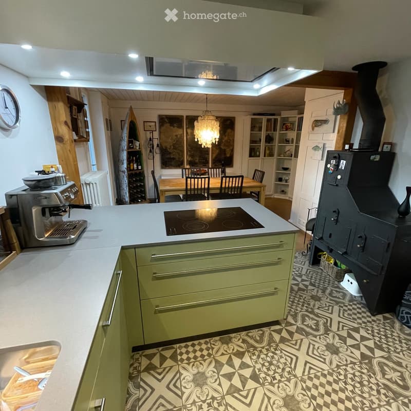 Geräumiges 5-Zimmer-Einfamilienhaus mit Garten in Bubikon (2)
