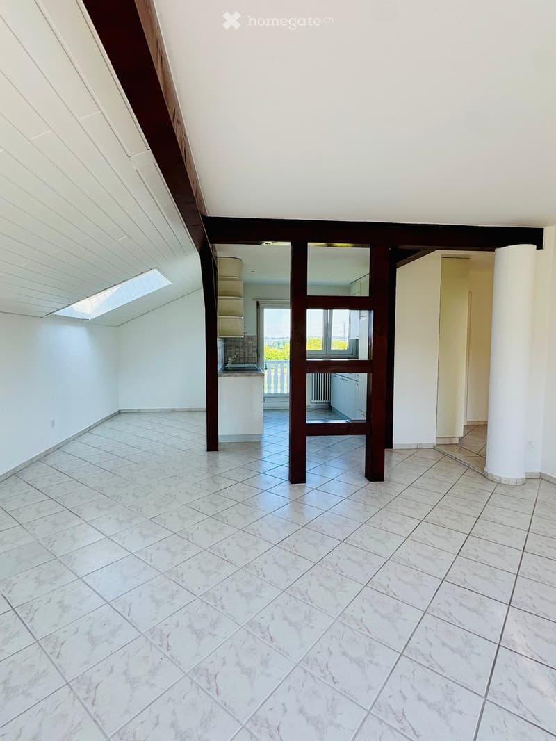 {"visible_features": ["Balcony / Terrace"],    "type": "Room",    "description": "empty room, white tiles, wooden beams, skylight, balcony",    "localized_descriptions":        {        "EN": "Empty room: white tiles, wooden beams, skylight, balcony"