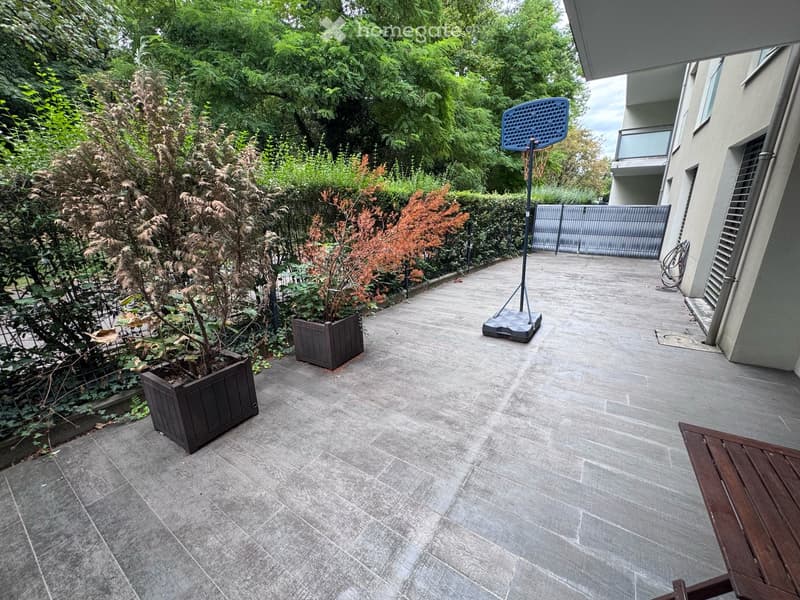Spacious 6.5-Room Ground Floor Apartment with Private Garden and Terrace (23)
