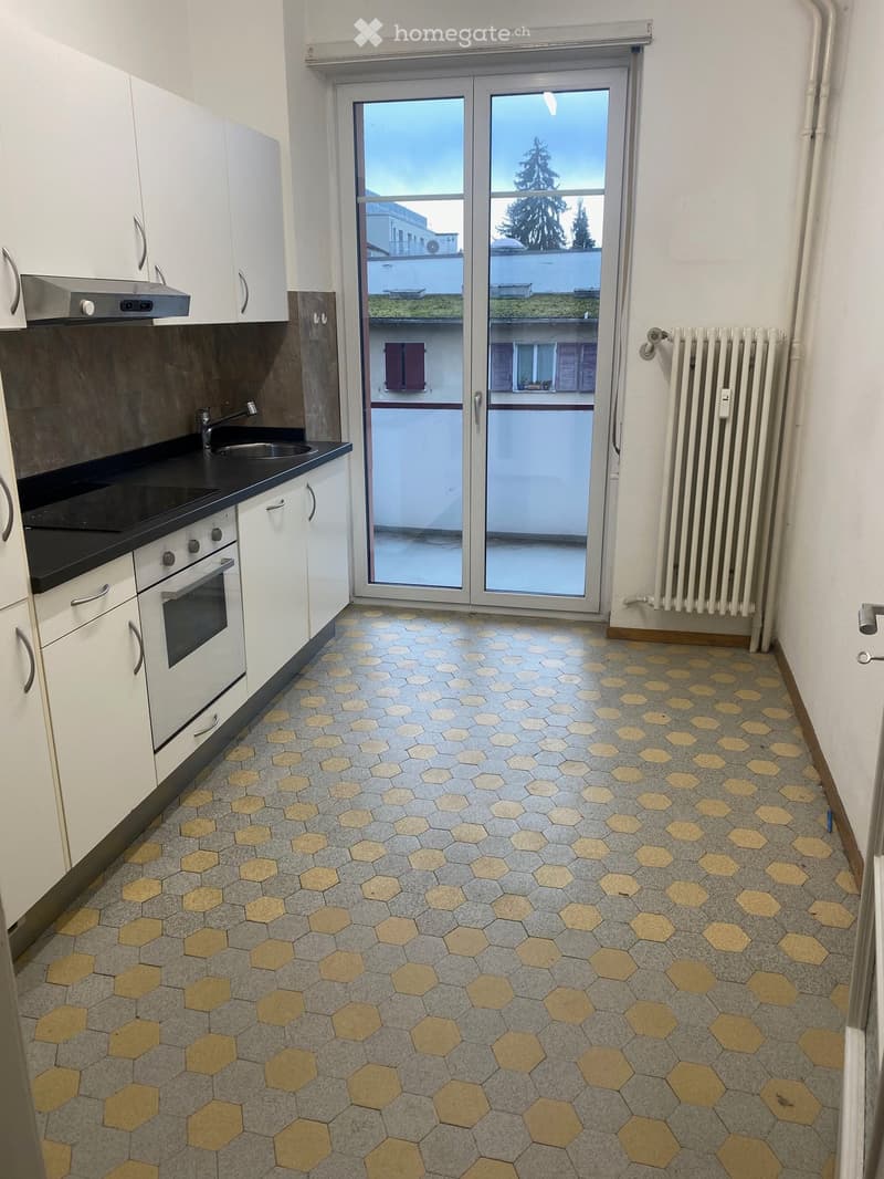 Grosszügige Altbau Wohnung im Neubad, nähe Neuweilerplatz 55 m2 (6)