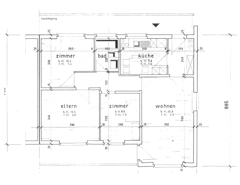 Floor plan showing a hallway, living room, bedroom, parents' room, bathroom, and kitchen.
