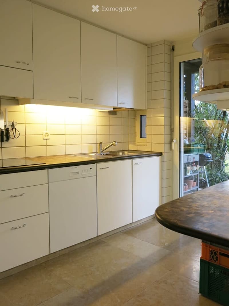 Helle und ruhige, geräumige 4Z Wohnung auf dem Bruderholz (6)
