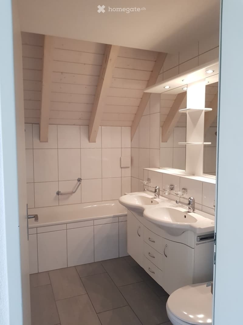 Wohnen mit Stil und Freiraum – Grosszügige 4.5-Zimmer-Maisonette im Herzen von Wahlen (9)