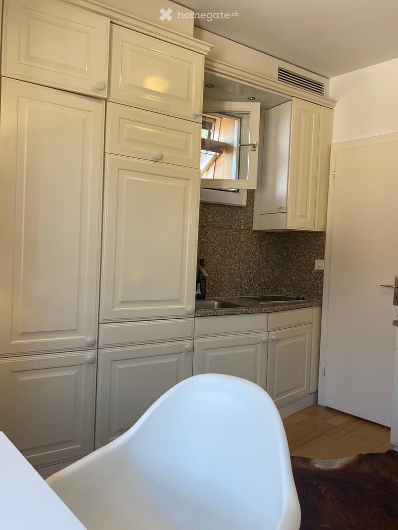Fully fitted modern kitchen, stainless steel sink, granite countertop, modern cupboards, white and beige colours