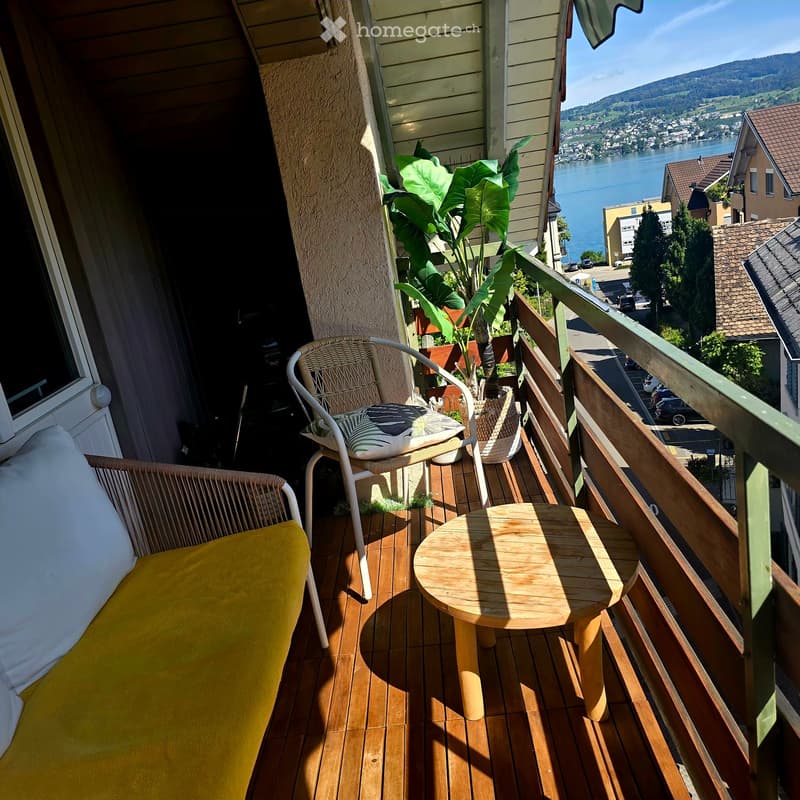 Charmante 2.5-Zimmer-Dachgeschosswohnung mit Balkon in Horgen (1)