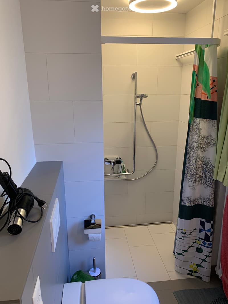 small bathroom with shower, toilet, and sink