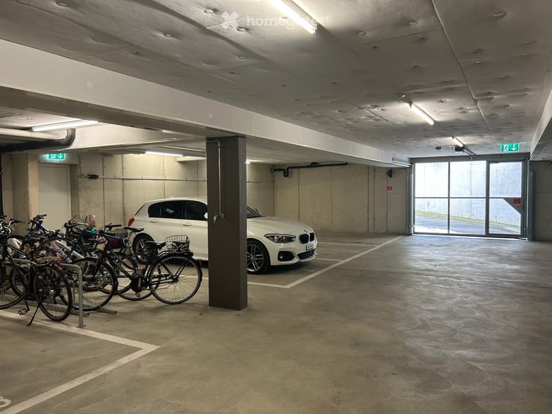 Autoeinstellhallen-Parkplatz im Zentrum von Binningen zu verkaufen (2)