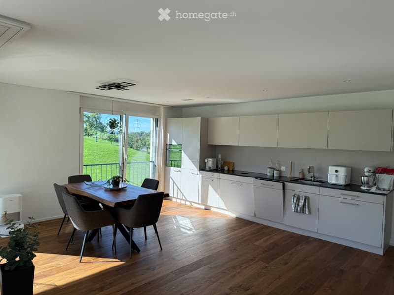 Moderne 3.5-Zimmer-Wohnung mit viel Licht und grosszügigem Balkon (2)
