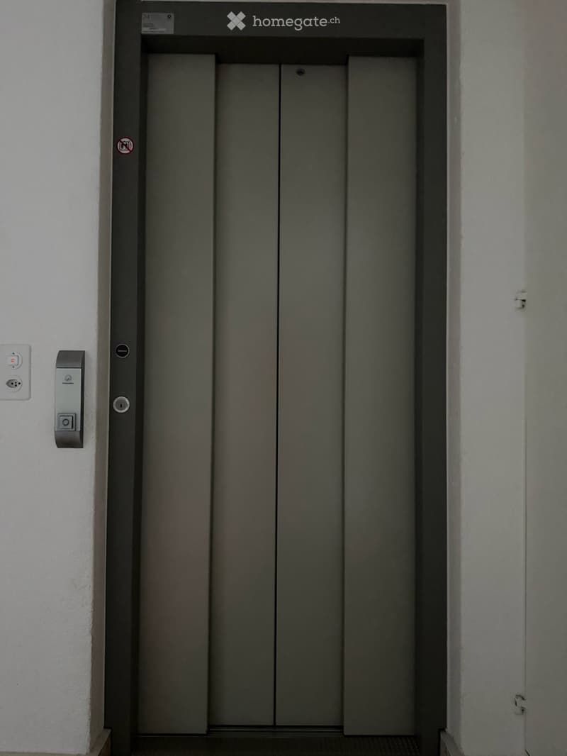 Gepflegte 4,5 Zimmerwohnung mit Seesicht und Marmorboden in Feldmeilen (34)