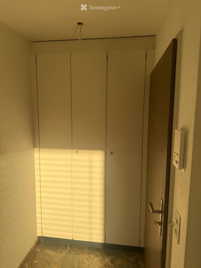 Gepflegte 4,5 Zimmerwohnung mit Seesicht und Marmorboden in Feldmeilen (5)