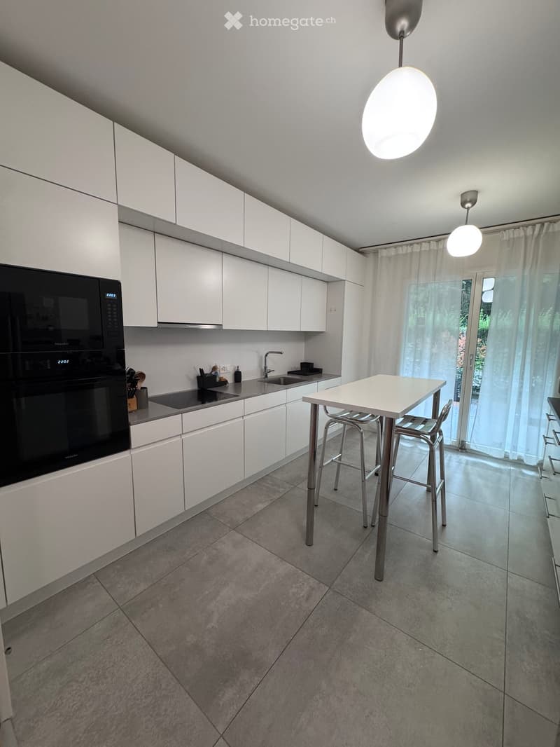 Spacious 6.5-Room Ground Floor Apartment with Private Garden and Terrace (1)