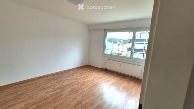Helle 2-Zimmer-Wohnung mit Balkon in ruhiger Lage in Bottmingen (4)