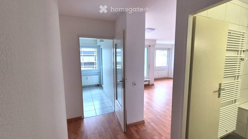 Helle 2-Zimmer-Wohnung mit Balkon in ruhiger Lage in Bottmingen (6)