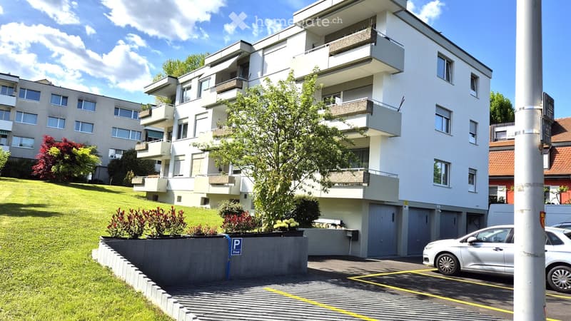 Helle 2-Zimmer-Wohnung mit Balkon in ruhiger Lage in Bottmingen (1)