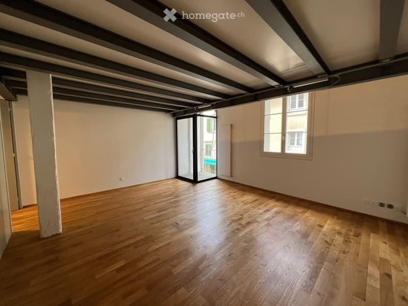 empty room, hardwood floors, sliding door to balcony, radiator