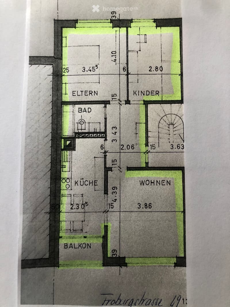 Floor plan showing a layout with labeled rooms: Eltern (parents), Kinder (children), Bad (bathroom), Küche (kitchen), Wohnen (living), and Balkon (balcony).
