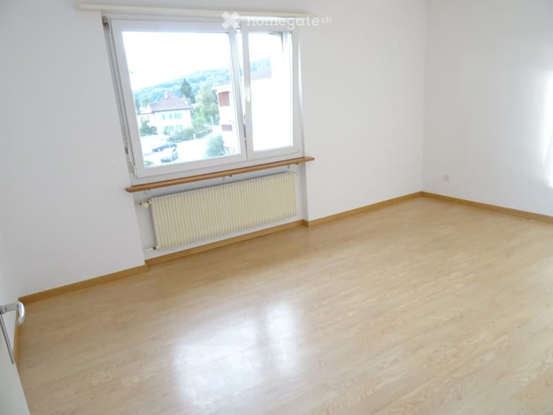 Schöne 3-Zimmerwohnung  2 Stock mit grossem Balkon an sonniger, ruhiger Lage (7)