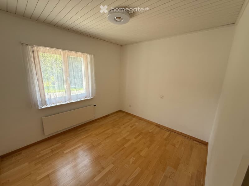 Helle 4.5-Zimmer-Wohnung mit Gartensitzplatz in Laax – sofort verfügbar (8)