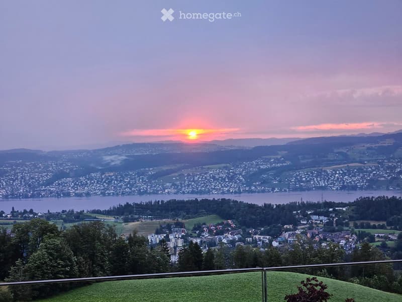 Exklusive 5.5-Zimmer Maisonette-Wohnung mit atemberaubendem Zürichsee- und Bergblick (2)