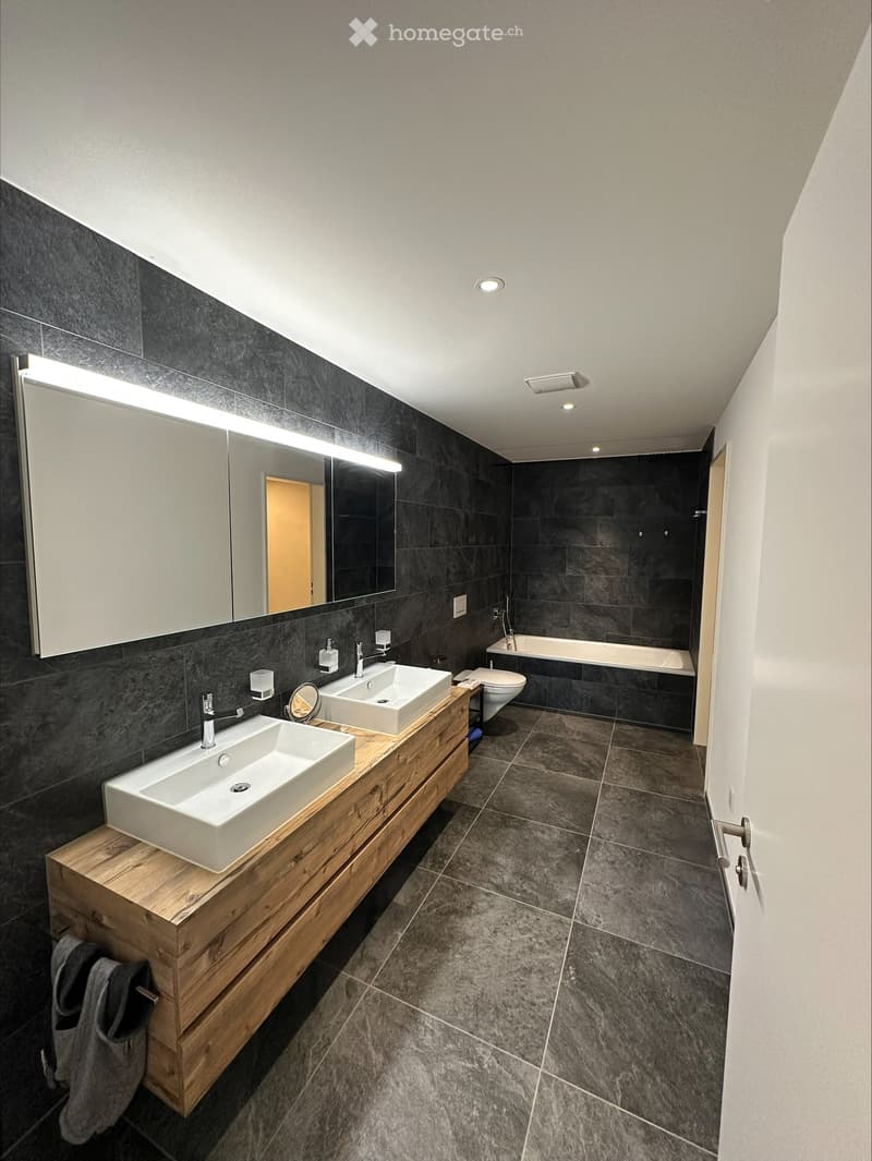 Exklusive 5.5-Zimmer Maisonette-Wohnung mit atemberaubendem Zürichsee- und Bergblick (23)
