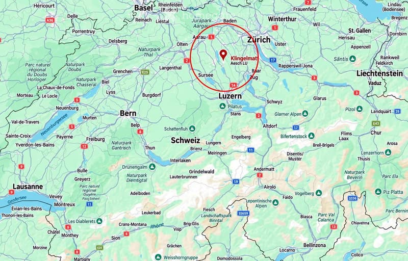 Map of Switzerland showing major cities, roads, and geographical features. Key cities include Zurich, Basel, Bern, and Lausanne. Roads and highways are marked, along with natural landmarks and regions.