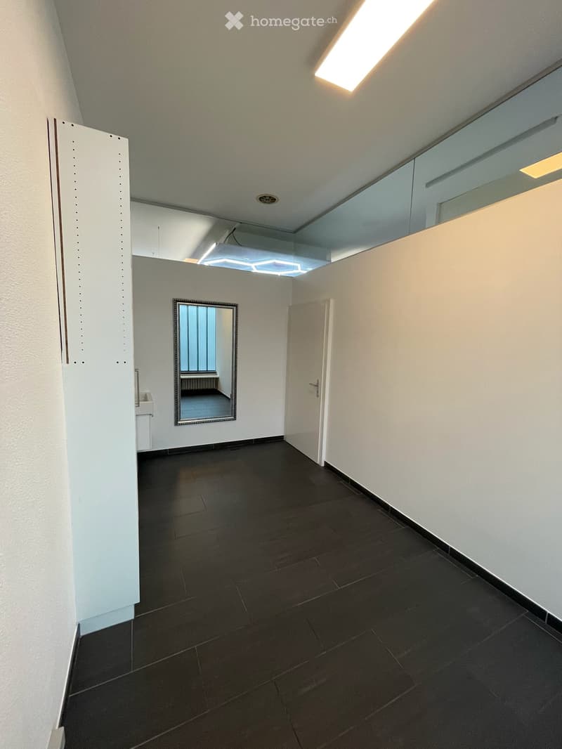 Raum & Coiffeur-Stuhl zu vermieten  für selbständige – Top-Lage Zürich Stauffacher (2)