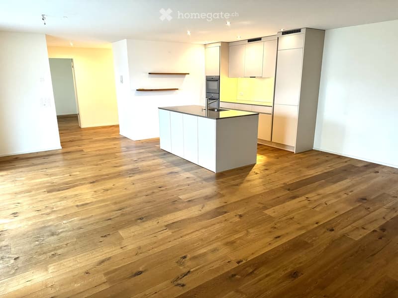 Schöne, helle 3.5 Zimmer Wohnung im 1. Stock mit Sicht auf Berge sucht neuen Eigentümer (3)